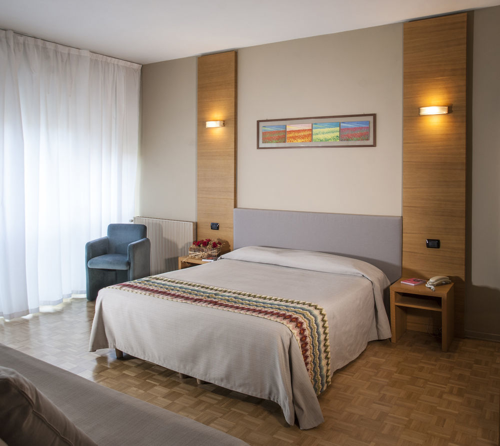Hotel Clarici Spolète Extérieur photo
