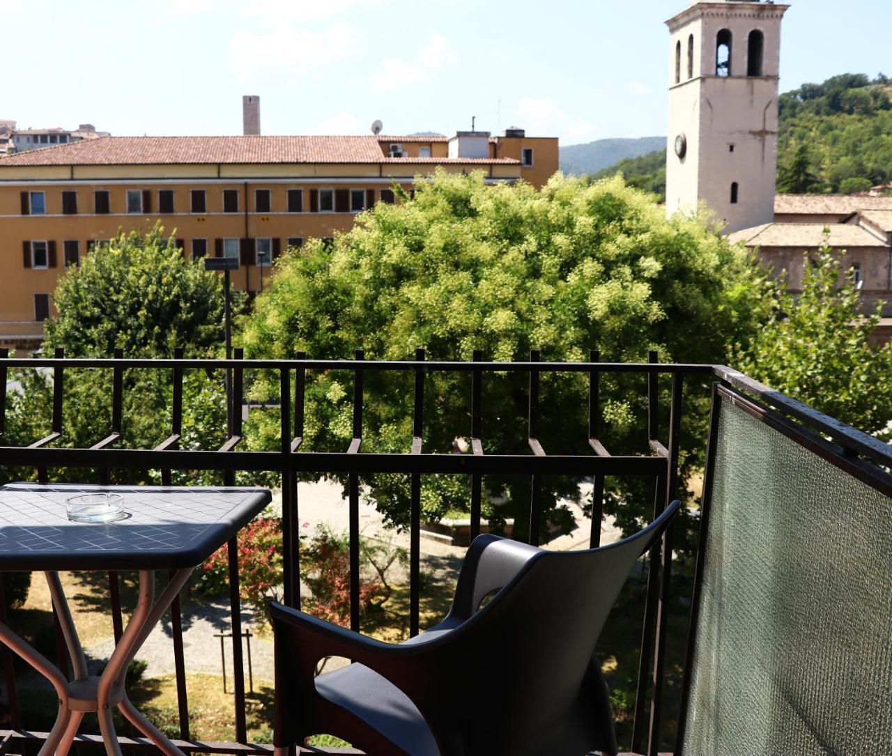 Hotel Clarici Spolète Extérieur photo